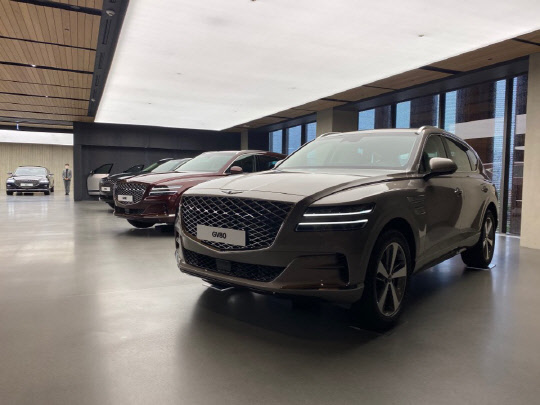 제네시스 수지 4층에 전시된 G80.<장우진 기자>